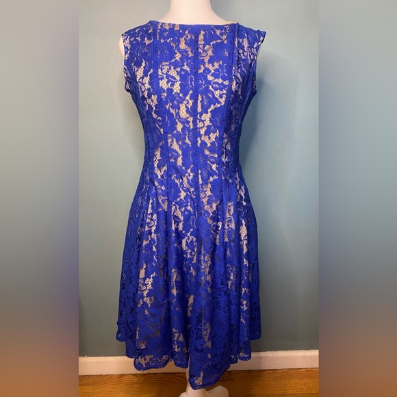 Sleeveless blue lace dress with tan lining size 4 - Picture 1 of 3